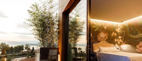 Minibar, in-room safe, desk, iron/ironing board