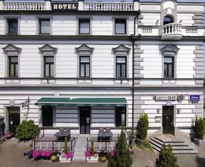 Front of property - Hotel Cade (Pisek)