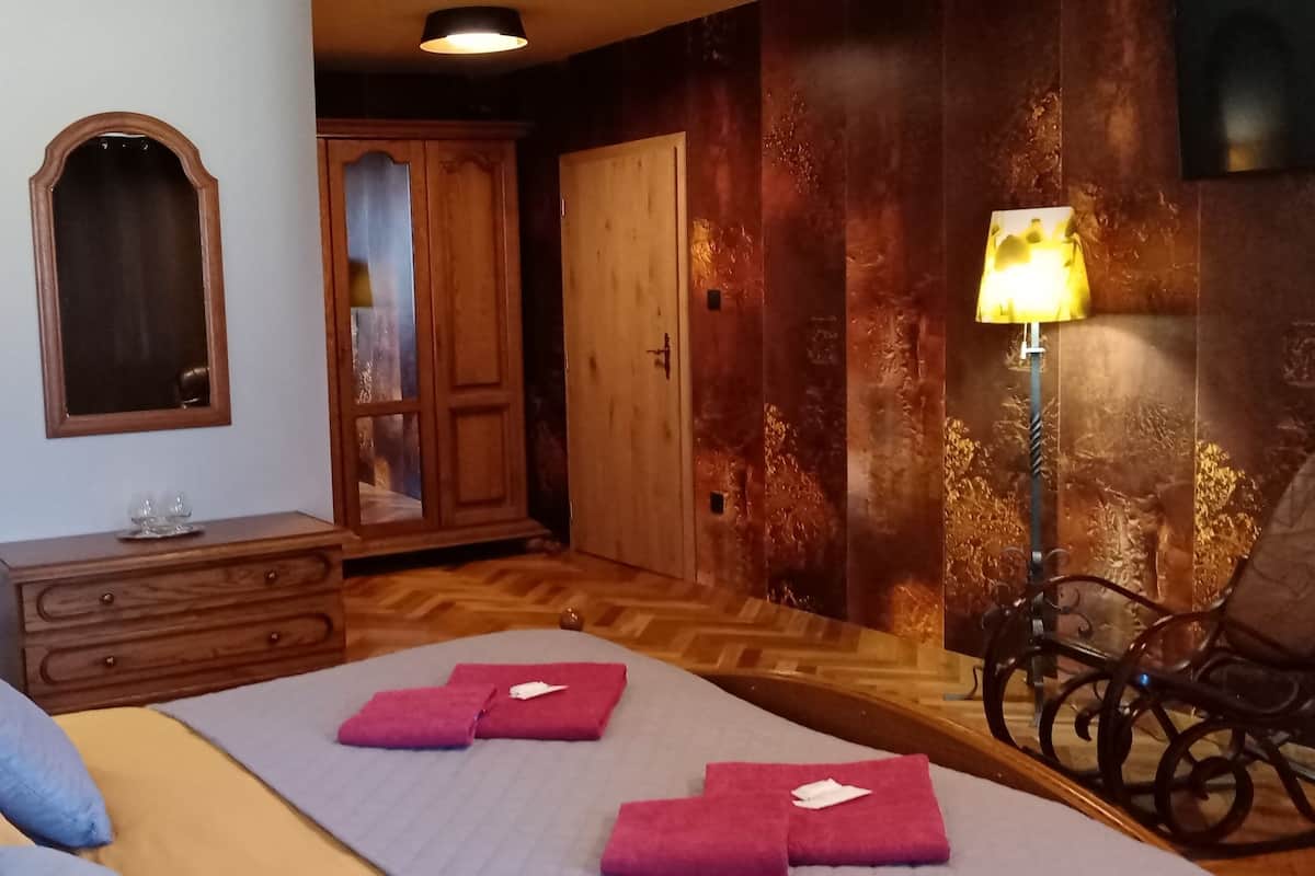 Comfort Double Room | In-room safe, blackout drapes, iron/ironing board, free WiFi