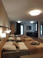 Comfort Triple Room | In-room safe, blackout drapes, iron/ironing board, free WiFi