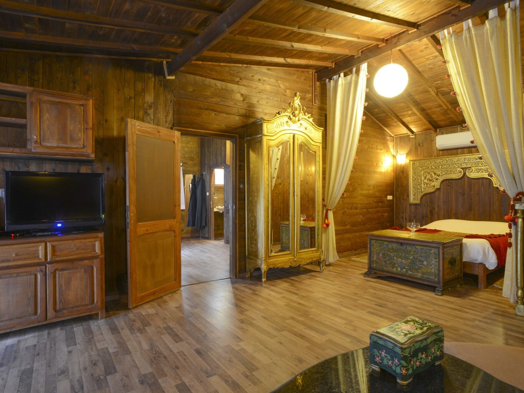 family apartment, private bathroom (connected)