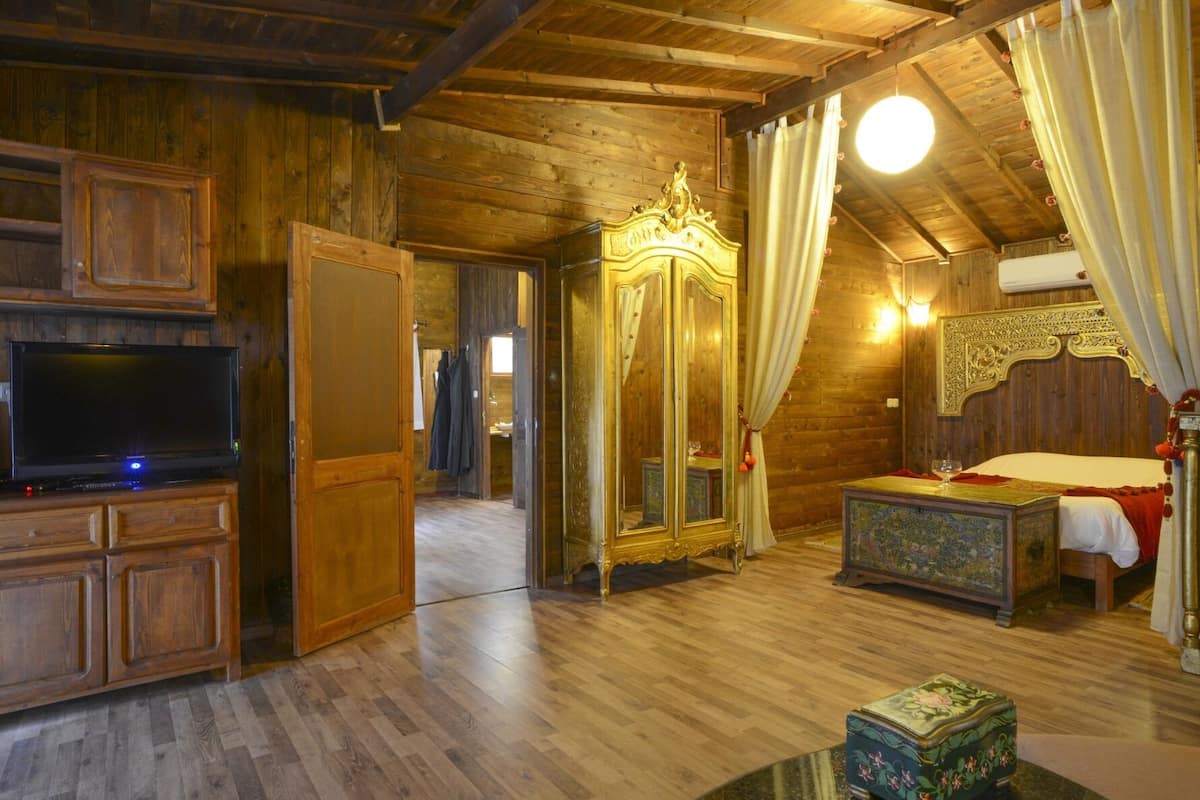 family apartment, private bathroom (connected)