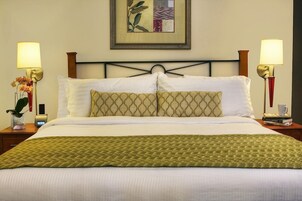 办公桌、折叠床/加床（额外收费）、免费 WiFi