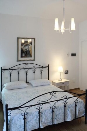In-room safe, desk, soundproofing, iron/ironing board