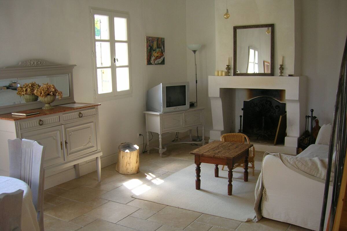 Ferienhaus (Maison des Marguerites) | Wohnbereich | Flachbildfernseher