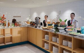 每日付費供應吃到飽自助式早餐