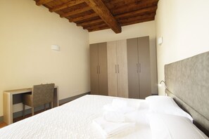 Apartment, 1 Bedroom | 1 bedroom, cribs/infant beds, free WiFi, bed sheets - Giotto at the Dome in Florence (Florence)