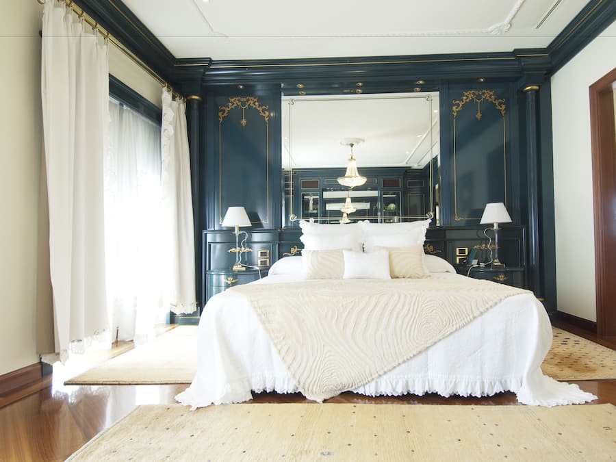 Premium tweepersoonskamer | Luxe beddengoed, een kluis op de kamer, een bureau