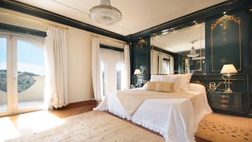 Habitación doble Premium | Ropa de cama de alta calidad y caja de seguridad en la habitación