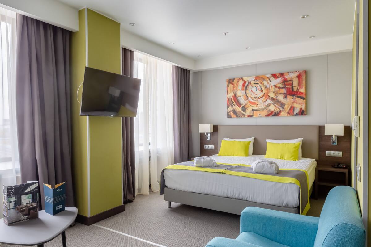 Business Apartment | In-room safe, desk, soundproofing, iron/ironing board