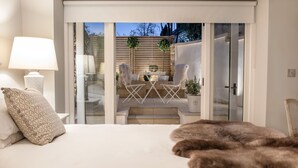 Dobbeltrom – standard, eget bad (with free standing bath) | Innvendig