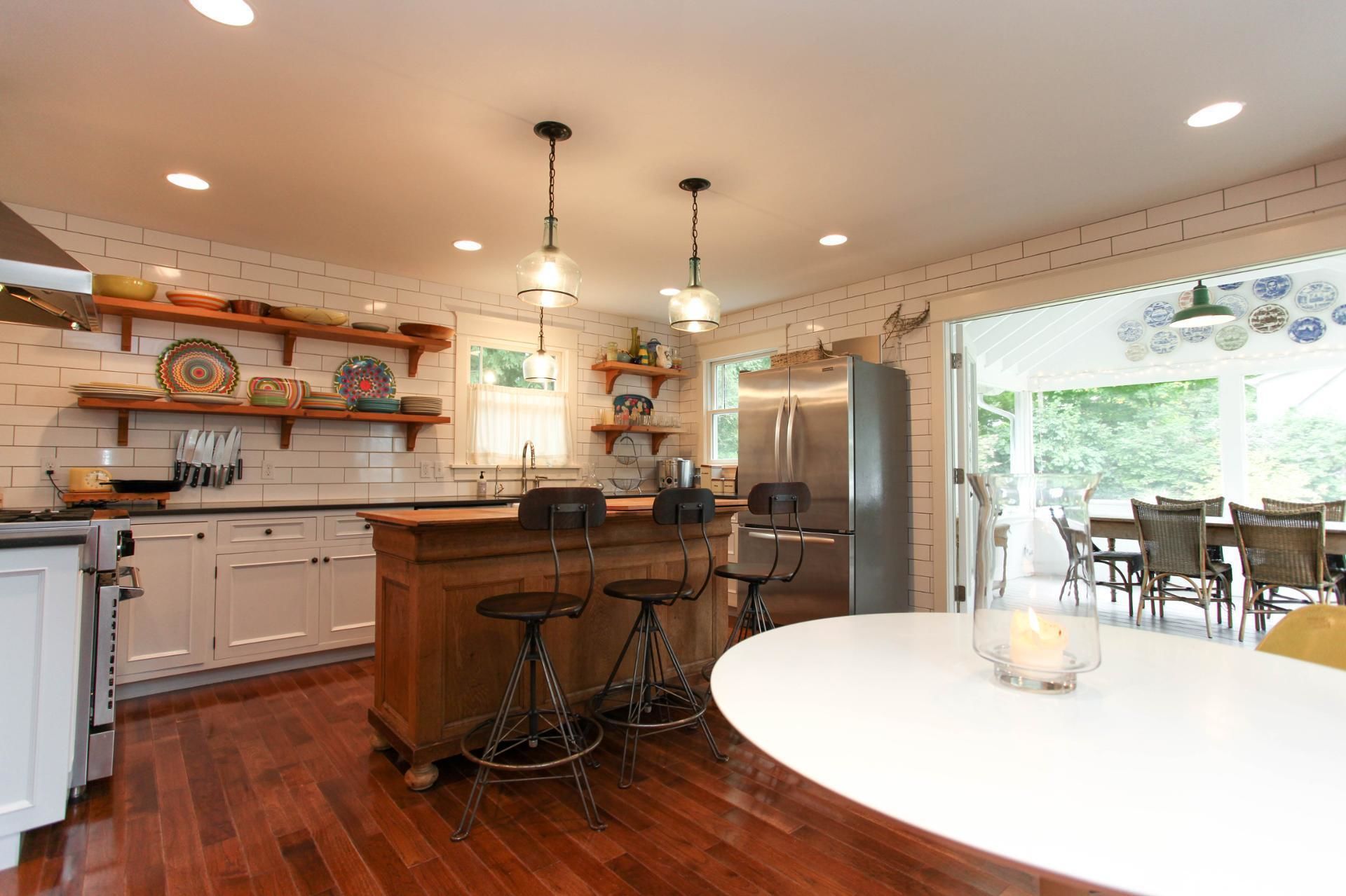 Hus - 3 sovrum - eldstad | Eget kök | Kylskåp, mikrovågsugn, ugn och spishäll