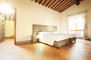 Apartment, 2 Bedrooms | 2 bedrooms, cribs/infant beds, free WiFi, bed sheets