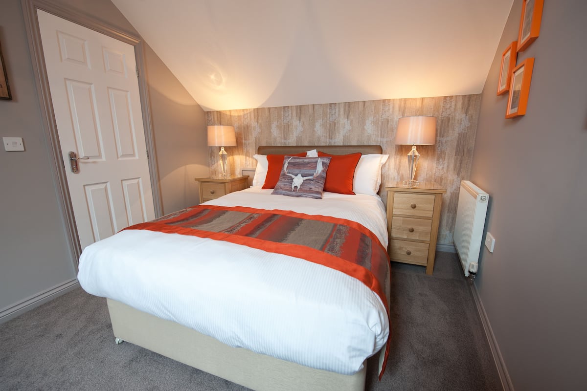 Double Room | Desk, free WiFi, bed sheets