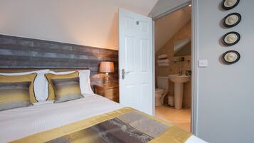 Double Room | Desk, free WiFi, bed sheets