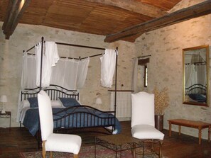 Family Duplex, Non Smoking, City View | Dihias secara berasingan, langsir/tirai gelap terus, cadar katil 