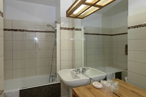 Amenidades de baño gratuitas y toallas 