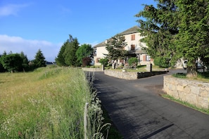 Front of property - Hôtel la Randonnée (Nasbinals)