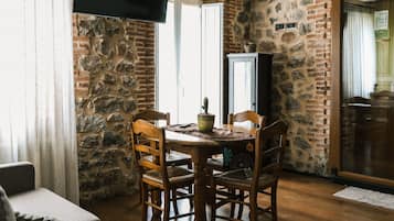 Apartamento, baño privado (BajoRústico) | Salón
