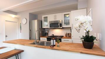 Condo, 3 Bedrooms, 2 Bathrooms | Private kitchen | Fridge, microwave, coffee/tea maker