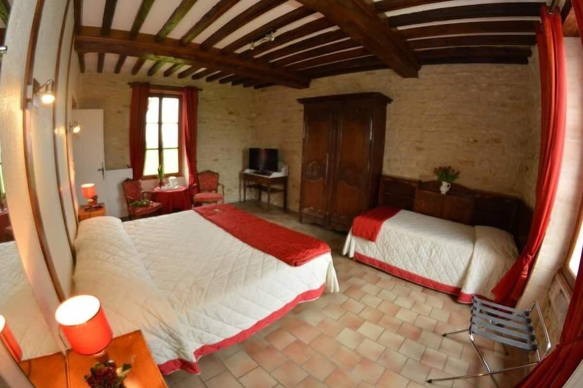 Superior driepersoonskamer, en-suite badkamer, uitzicht op tuin | 1 slaapkamer