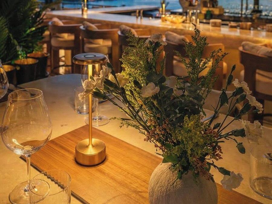 2 restaurants, serveren ontbijt, lokale en internationale gerechten