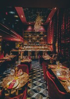 2 restaurantes, se sirve desayuno, cocina local e internacional 