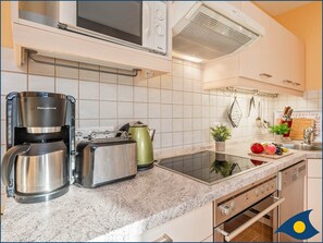 KĂŒhlschrank, Mikrowelle, Ofen, GeschirrspĂŒler