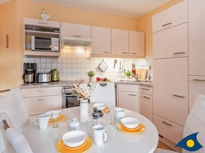 KĂŒhlschrank, Mikrowelle, Ofen, GeschirrspĂŒler