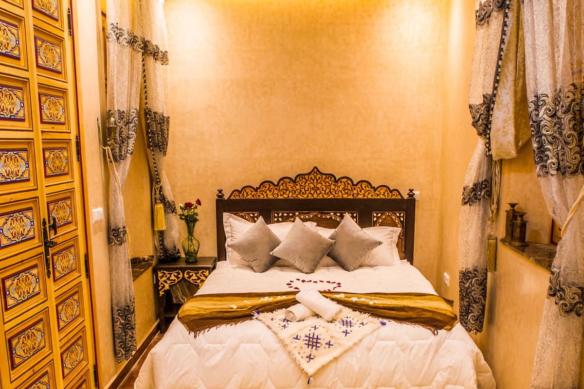 خزنة داخل الغرفة ومكتب وواي فاي مجانًا
