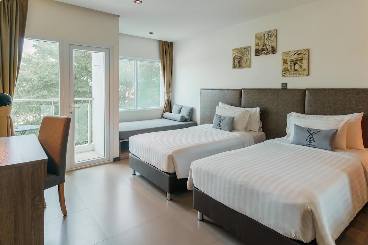 Superior Room, 2 Twin Beds, Balcony, City View | 1 bedroom, minibar, in-room safe, desk