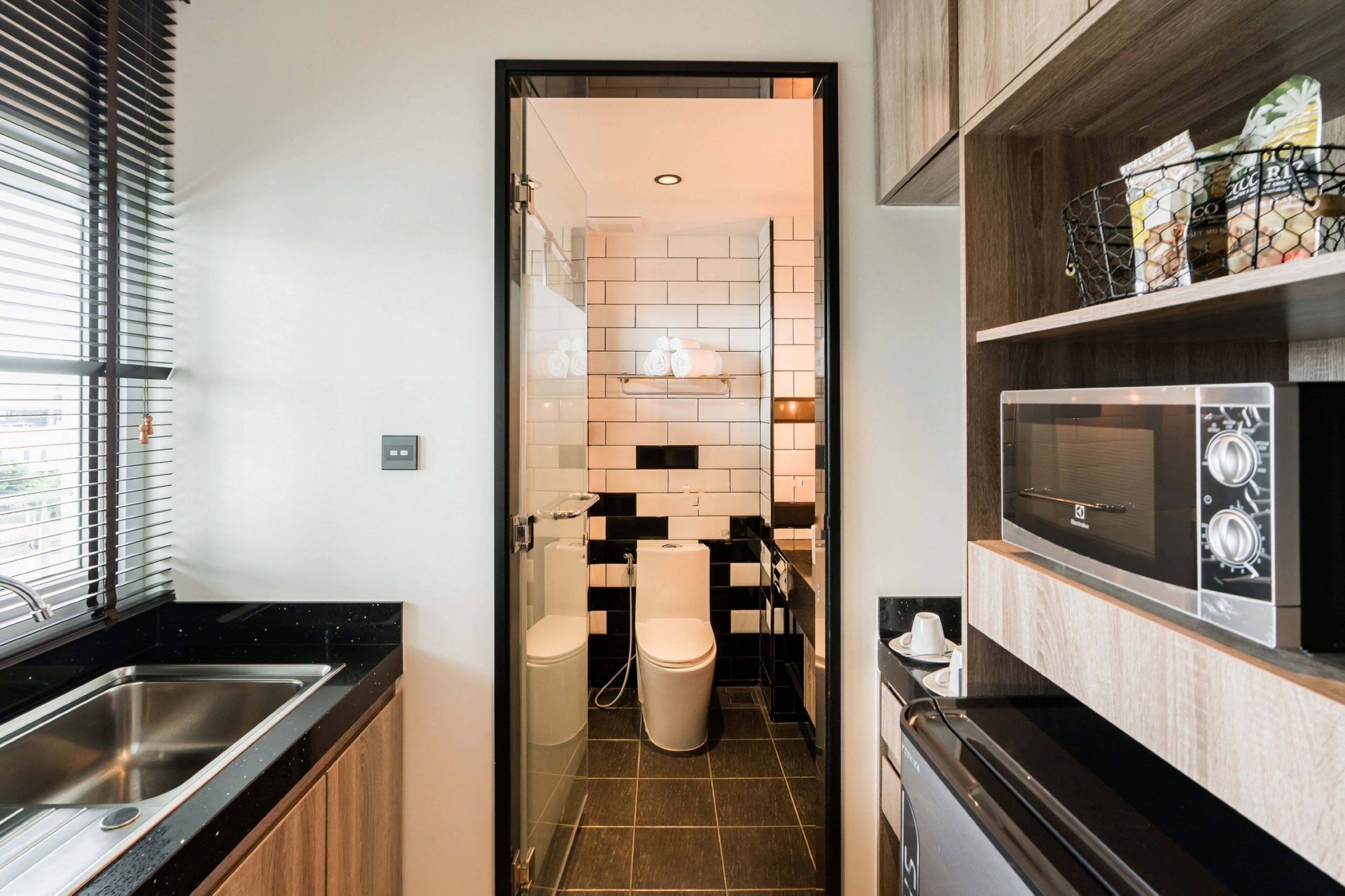 shower, free toiletries, hair dryer, slippers