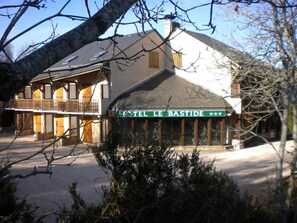 Exterior - Hôtel Le Bastide (Nasbinals)
