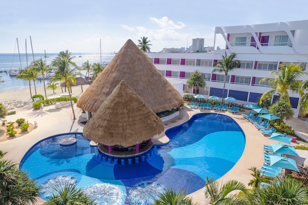 2 outdoor pools, pool umbrellas, sun loungers