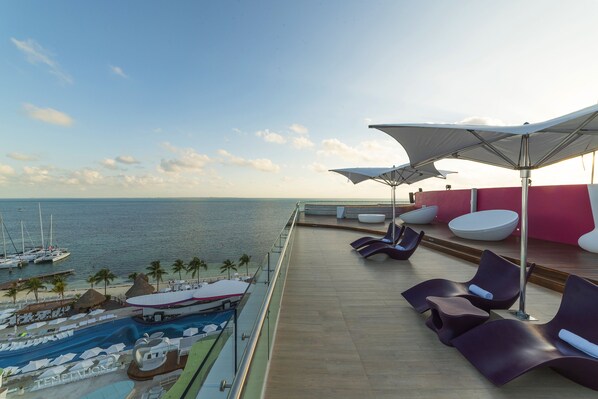 2 outdoor pools, pool umbrellas, sun loungers
