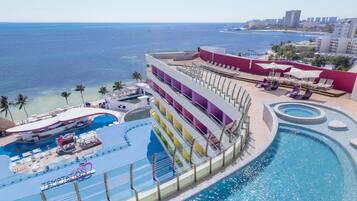 2 piscinas al aire libre, sombrillas, sillones reclinables de piscina