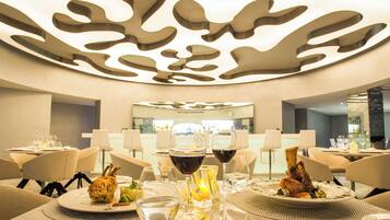 7 restaurantes: opção de café da manhã, almoço e jantar