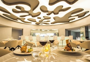 7 restaurants; breakfast, lunch, and dinner served - Temptation at The Tower Cancún All Inclusive - Adults Only (Cancun)