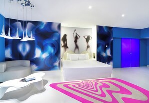 Ropa de cama de alta calidad y artículos del minibar gratis 