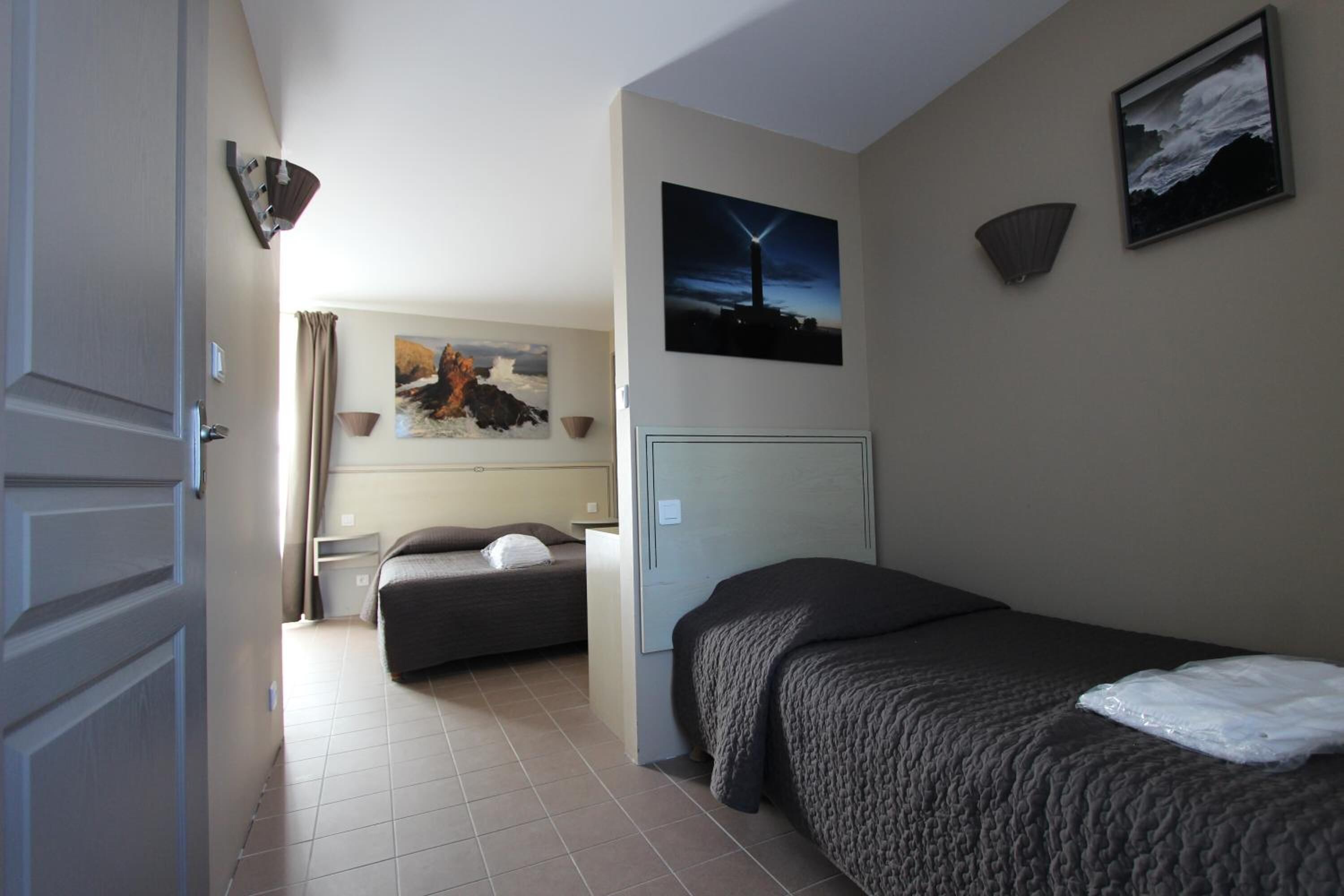 Chambre Triple Confort, île de Groix | Literie de qualité supérieure, bureau