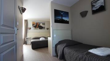 Chambre Triple Confort, ßle de Groix | Literie de qualité supérieure, bureau