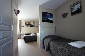 Chambre Triple Confort, île de Groix | Literie de qualité supérieure, bureau