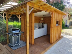 Full-sized fridge, microwave, stovetop, coffee/tea maker - La Maison de Tari (Vitrac)