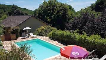 Outdoor pool, open 10 AM to 9 PM, pool loungers