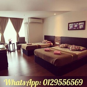 ห้องทริปเปิล (Studio Apartment) | โต๊ะทำงาน, เตารีด/โต๊ะรีดผ้า