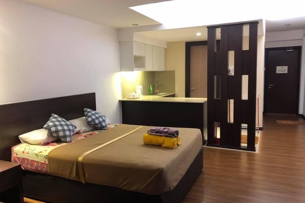 Studio Apartment Triple Room | Desk, iron/ironing board