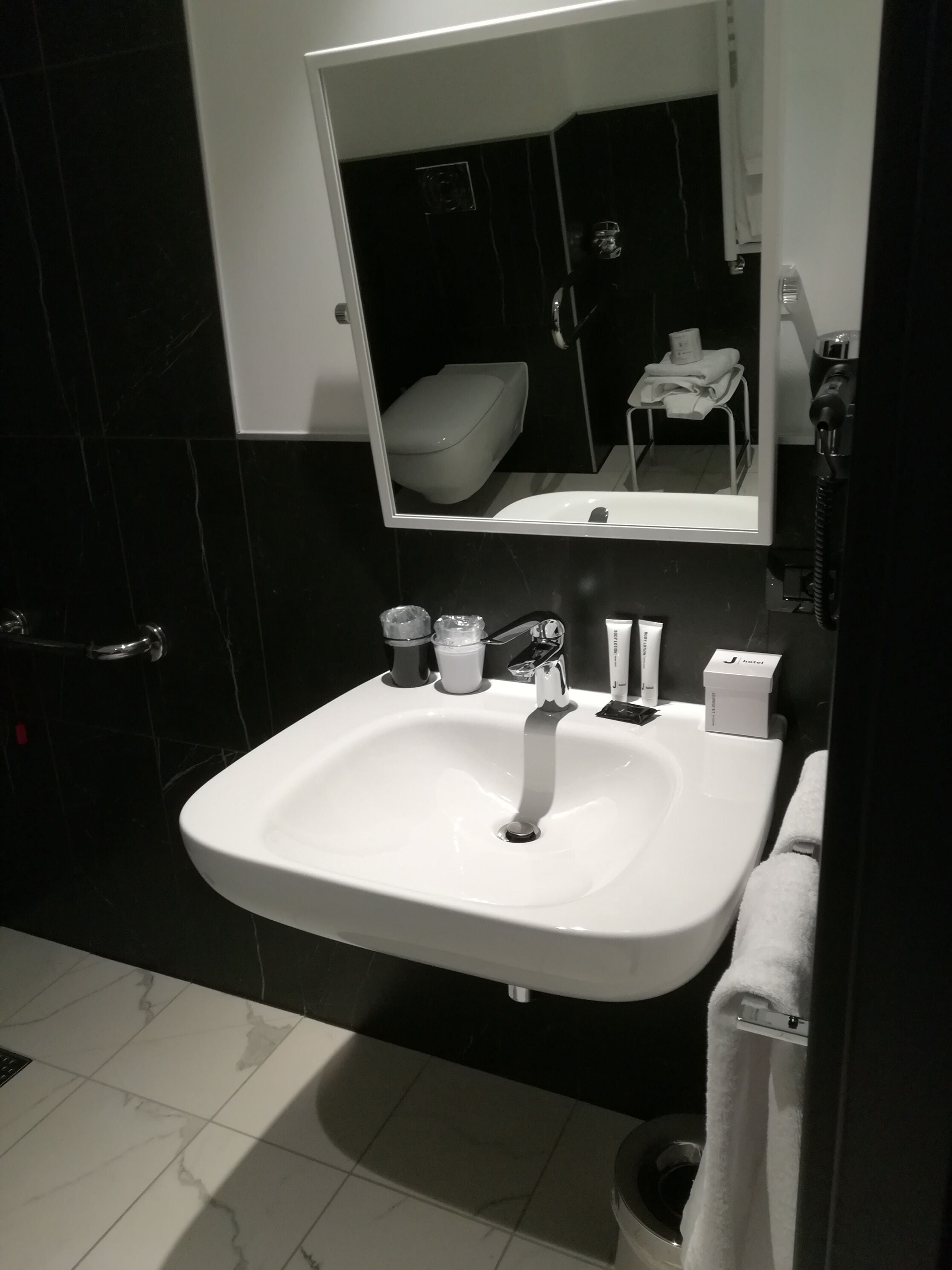 comfort double room, 1 double bed | bathroom | shower, free toiletries, hair dryer, slippers