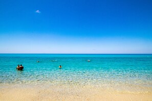 A beach with clear turquoise water and a sandy shore. - BV Kalafiorita Resort (Zambrone)