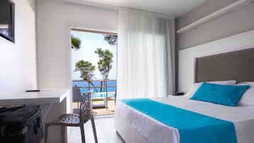 Quarto casal ou duplo luxo | Frigobar, cofres nos quartos, escrivaninha, Wi-Fi de cortesia