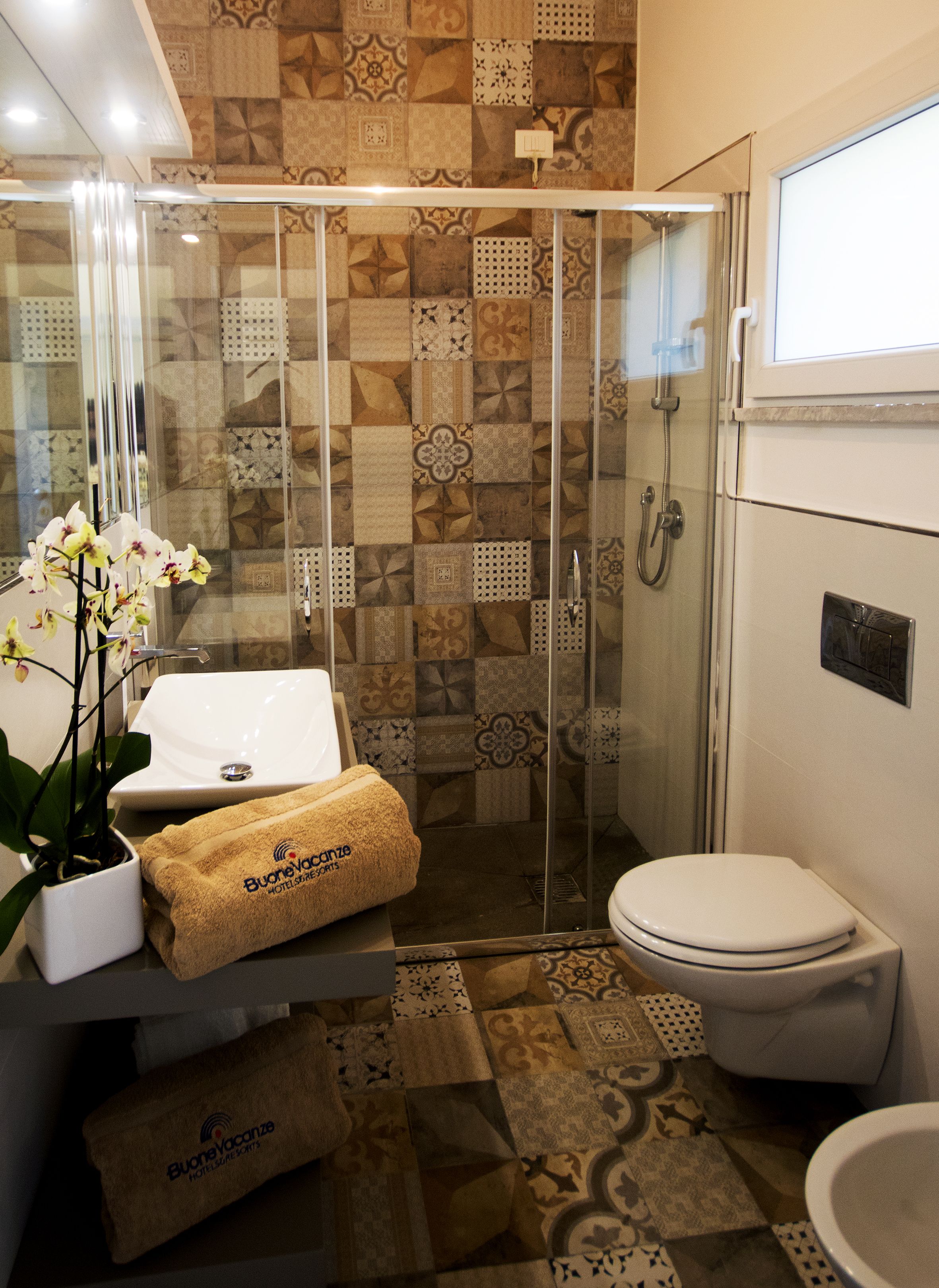 shower, free toiletries, hair dryer, bidet